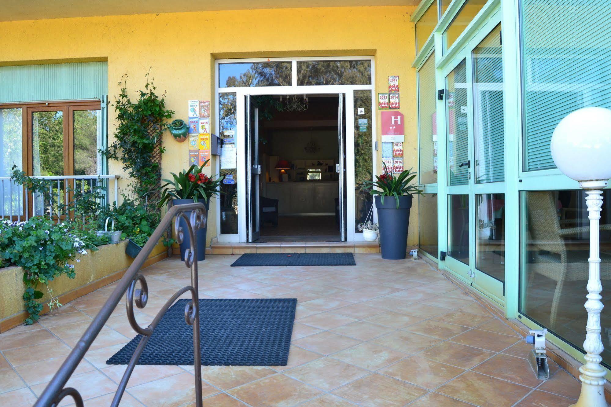 Hotel Cyrnea Καλβί Εξωτερικό φωτογραφία