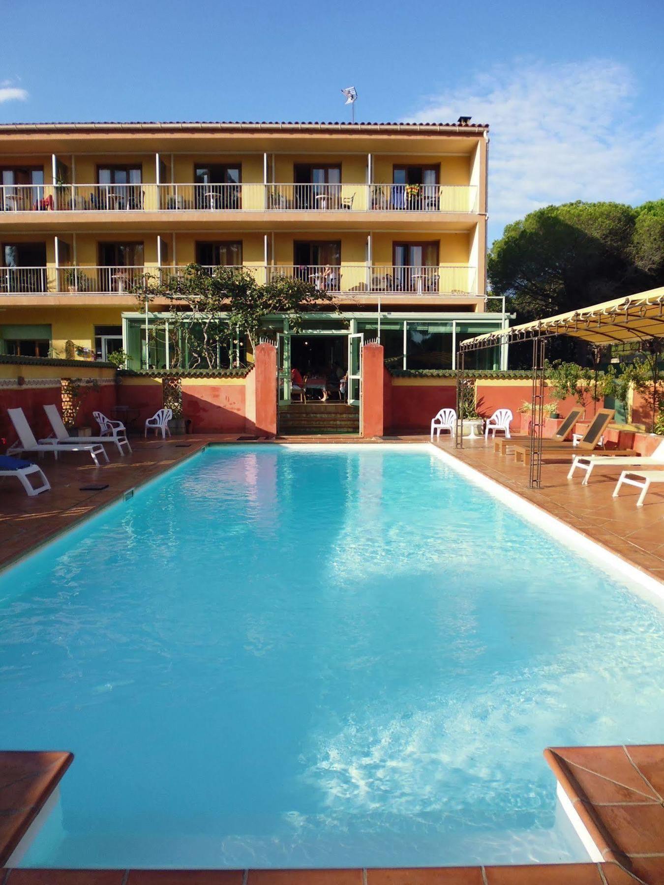 Hotel Cyrnea Καλβί Εξωτερικό φωτογραφία