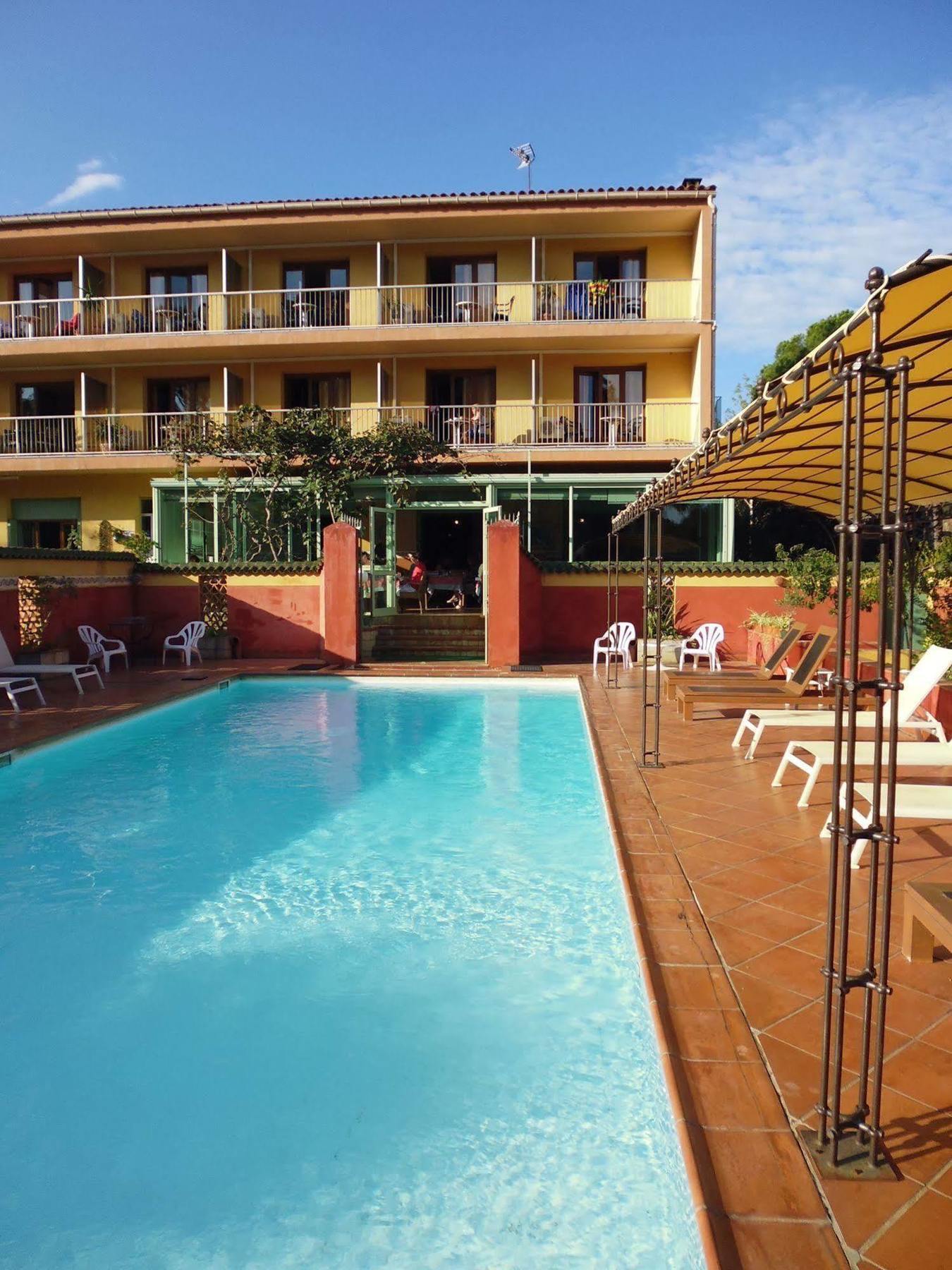 Hotel Cyrnea Καλβί Εξωτερικό φωτογραφία