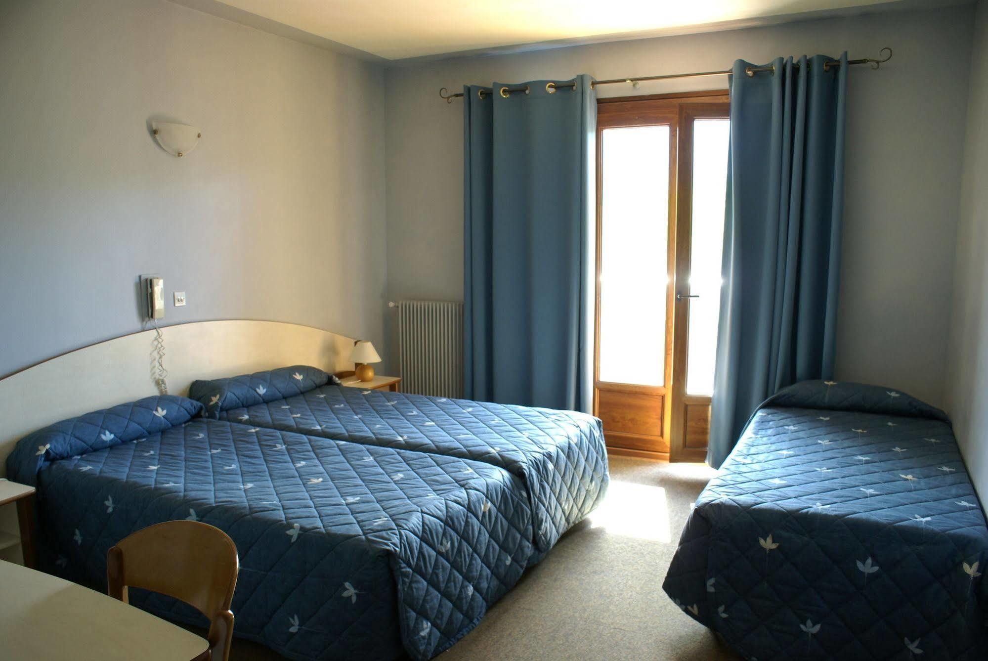 Hotel Cyrnea Καλβί Εξωτερικό φωτογραφία