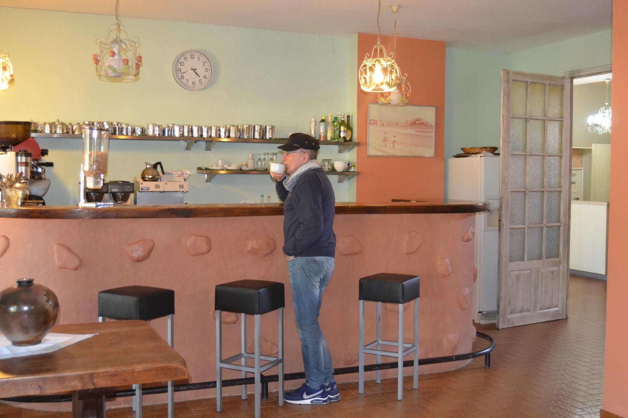 Hotel Cyrnea Καλβί Εξωτερικό φωτογραφία
