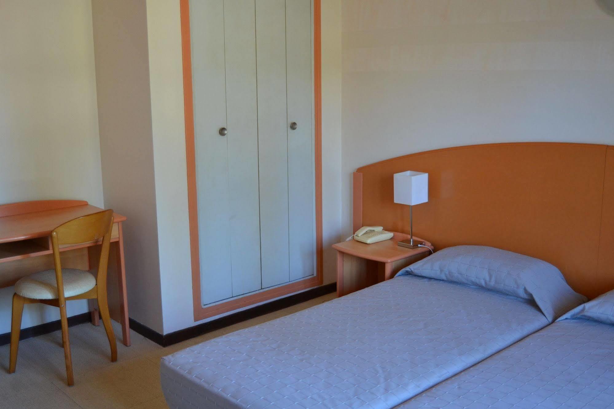 Hotel Cyrnea Καλβί Εξωτερικό φωτογραφία