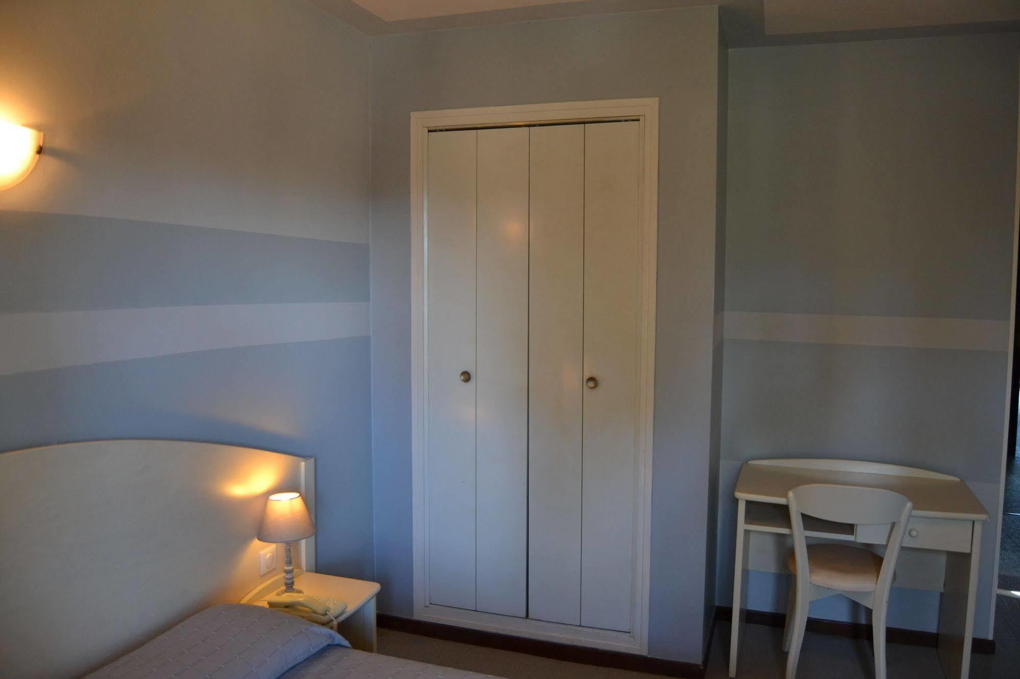 Hotel Cyrnea Καλβί Εξωτερικό φωτογραφία
