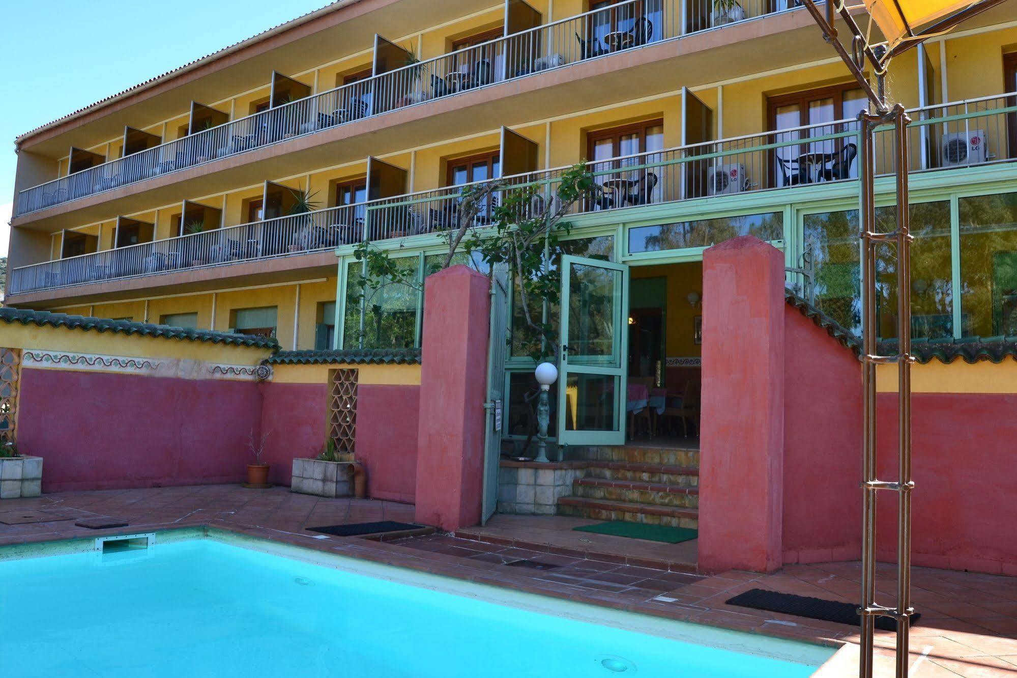 Hotel Cyrnea Καλβί Εξωτερικό φωτογραφία