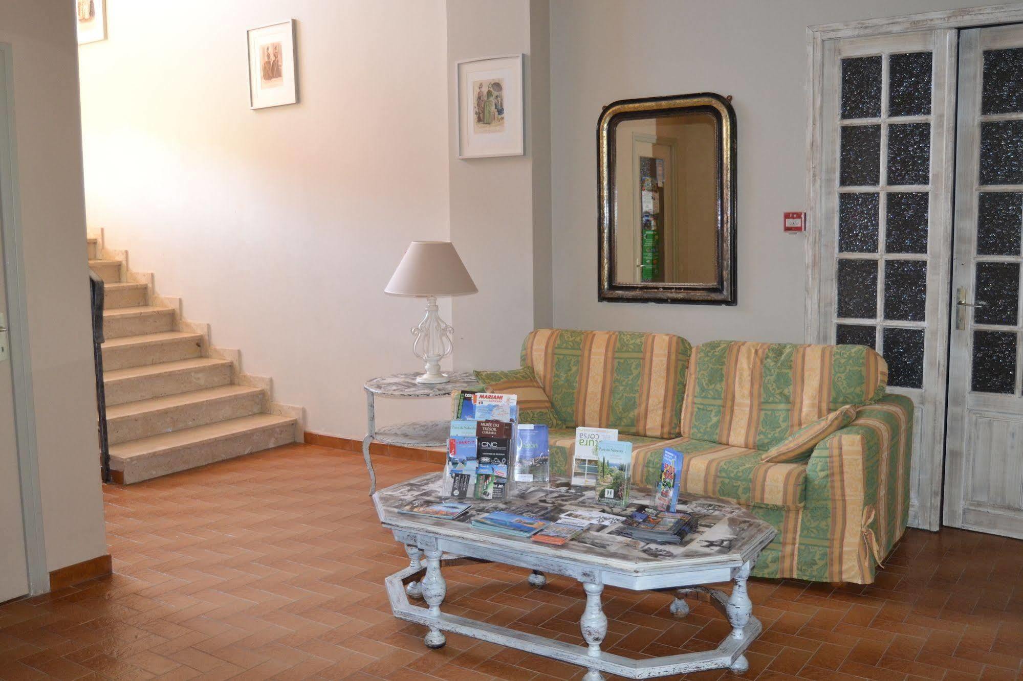 Hotel Cyrnea Καλβί Εξωτερικό φωτογραφία