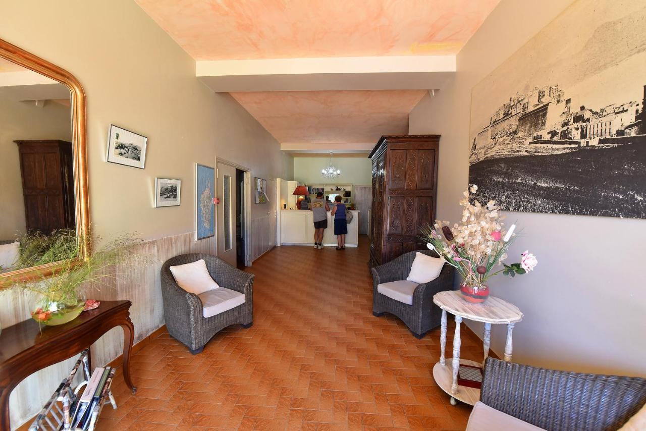 Hotel Cyrnea Καλβί Εξωτερικό φωτογραφία