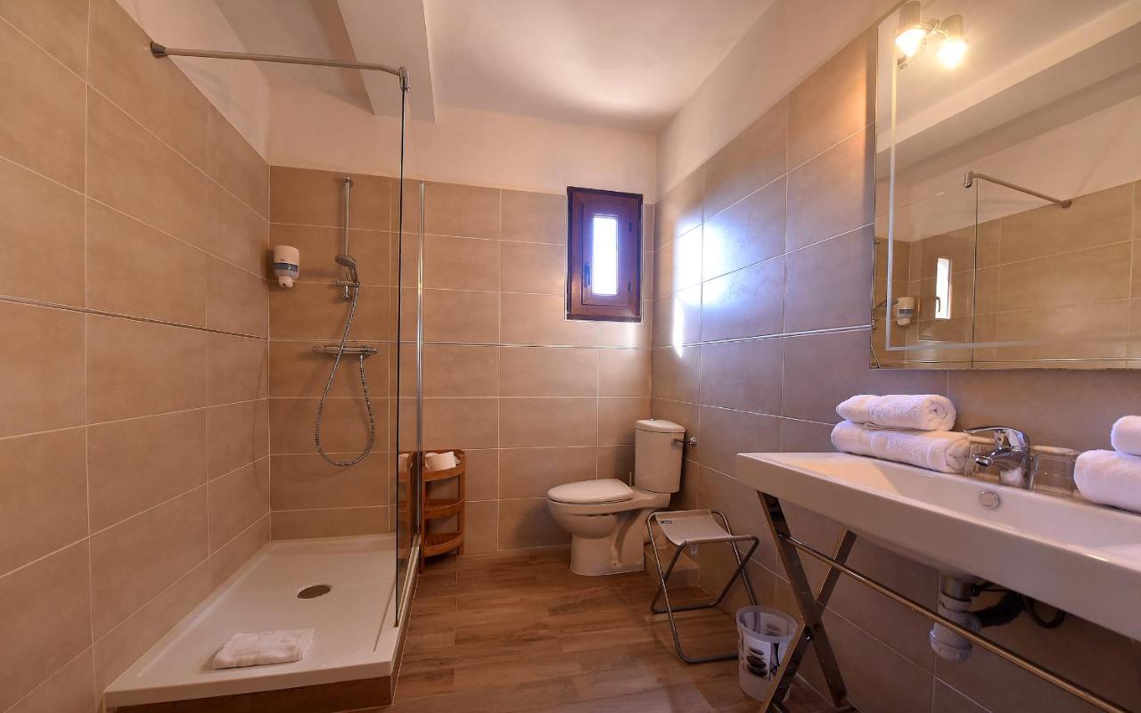 Hotel Cyrnea Καλβί Εξωτερικό φωτογραφία